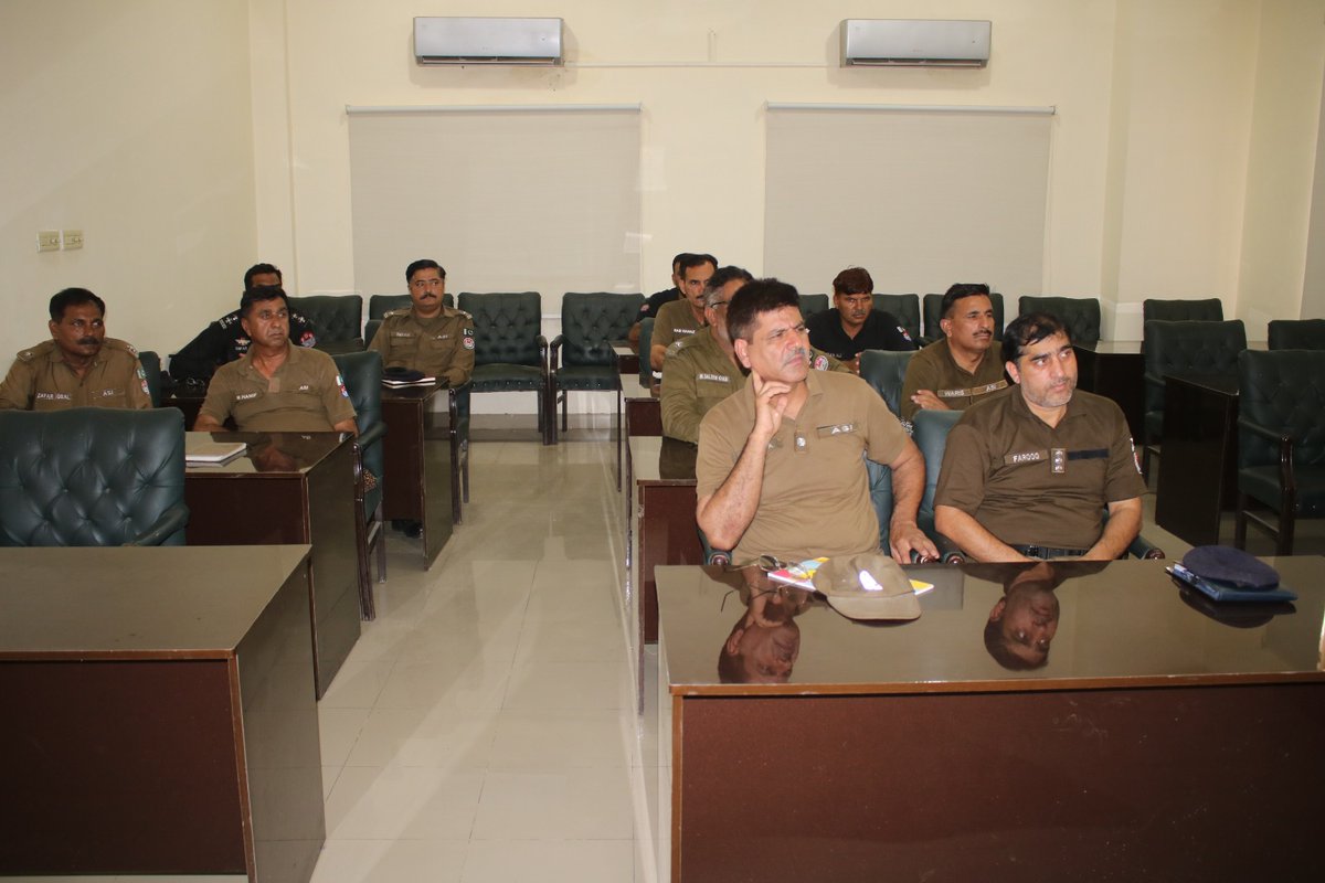 RSheikhupura's tweet image. آئی جی صاحب پنجاب پولیس کی کیپیسٹی بلڈنگ پالیسی کے تحت ریجنل ٹریننگ سنٹر آر پی او آفس شیخوپورہ ریجن میں تفتیشی افسران کی کارکردگی کو بہتر بنانے کے لیے کورسز کا سلسلہ جاری۔
شیخوپورہ اور ریجن کے تینوں اضلاع سےتفتیشی افسران نے شرکت کی۔
#PunjabPolice #BuildingForBetter