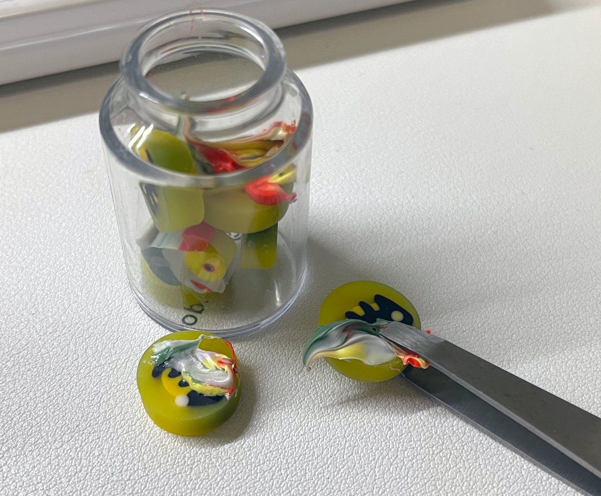 닌텐도 스토어에서 파는 지우개가 녹는다는 사실을 아시나요 저도 알고 싶지 않았습니다 아 불미스러워 ………… 어떻게 꼬연만 딱 녹아있지 다들 한번씩 들여다보시길…….