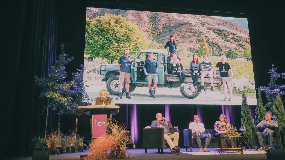 One of the most important talks I've heard in a long time was presented by Nigel Greening at the Pinot Noir conference in October. He's allowed me to republish the text on wineanorak, and it's a key message for anyone involved in wine to read.
wineanorak.com/2025/06/12/nig…