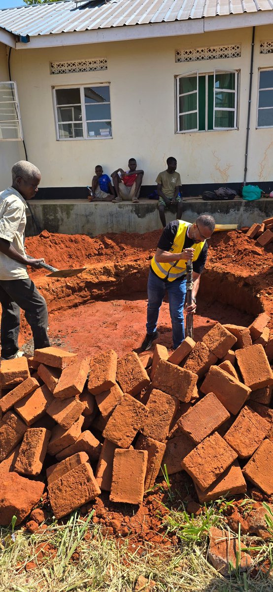 Quavatel's tweet photo. Quavatel is proud to participate in the MTN #YellowCare2025 CSR initiative!
We are joining hands to renovate a Health Care Centre in Pakwach, Northern Uganda, helping bring better healthcare access to local communities.
#QuavatelCares #YellowCare #CSR #HealthForAll #MTN https://t.co/IljPb5F6R7