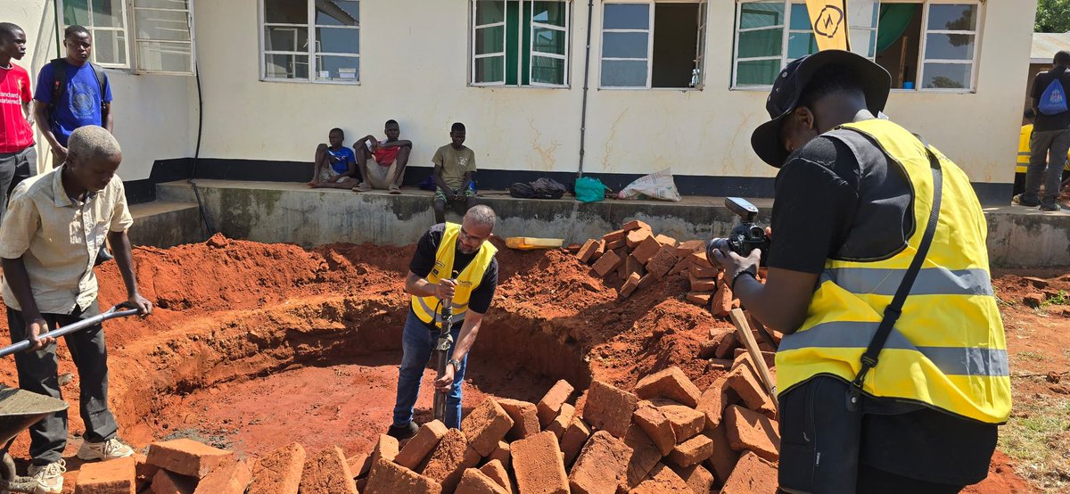 Quavatel's tweet photo. Quavatel is proud to participate in the MTN #YellowCare2025 CSR initiative!
We are joining hands to renovate a Health Care Centre in Pakwach, Northern Uganda, helping bring better healthcare access to local communities.
#QuavatelCares #YellowCare #CSR #HealthForAll #MTN https://t.co/IljPb5F6R7