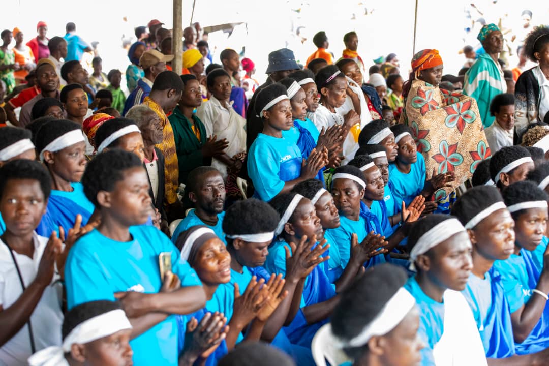 Rwanda_Child's tweet photo. Minisitiri @U_Consolee, Ambasaderi w’Umuryango bw’Ubumwe bw’Uburayi mu Rwanda @BelenCalvoEU , ES Ngendahimana Pascal na DG @iassumpta  bari gutangiza Umunsi wahariwe imbonezamikurire y’abana bato ku rwego rw’Umurenge, binyuze mu mushinga wa “Tubakuze Project" @EUinRW https://t.co/n742dWBREI