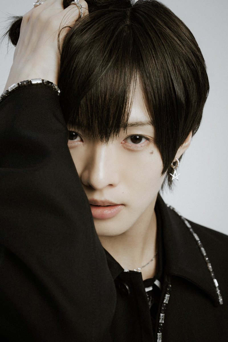 Arata Sato （IMP.）<a href="/_7mp_official_/">IMP. OFFICIAL</a> 
for <a href="/qui_tokyo/">QUI</a> 

#佐藤新 #IMP. #QUI #佐藤俊斗