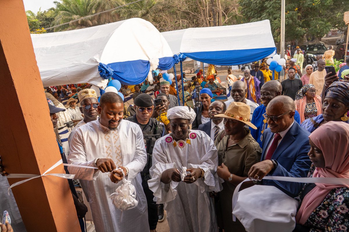 WFP_TheGambia's tweet photo. @WFP_TheGambia alongside donors @LDSchurch and partners #KMC, inaugurated a D10M Market and Cold Storage Facility, to benefit 520 #women at the #Bakau Women’s Garden.
This will reduce post-harvest losses, boost women’s income and strengthen their role in the food system. https://t.co/J8FCteXDXR