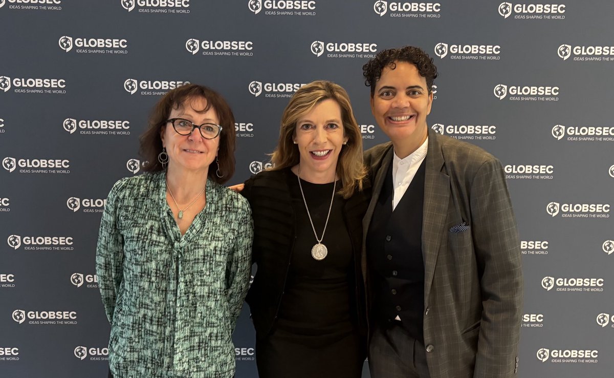 Evelyn Farkas (@evelynnfarkas) on Twitter photo Great to be at #GLOBSEC2025 with #KarinvonHippel previously of <a href="/RUSI_org/">RUSI</a> & <a href="/CandaceRondeaux/">Candace Rondeaux</a> also of <a href="/ASU/">Arizona State University</a> & <a href="/NewAmerica/">New America</a> hearing from <a href="/prezidentpavel/">Petr Pavel</a> that Russia believes “it is in a kind of war with Europe& the West.” <a href="/GLOBSEC/">GLOBSEC</a> Great to be at #GLOBSEC2025 with #KarinvonHippel previously of <a href="/RUSI_org/">RUSI</a> & <a href="/CandaceRondeaux/">Candace Rondeaux</a> also of <a href="/ASU/">Arizona State University</a> & <a href="/NewAmerica/">New America</a> hearing from <a href="/prezidentpavel/">Petr Pavel</a> that Russia believes “it is in a kind of war with Europe& the West.” <a href="/GLOBSEC/">GLOBSEC</a>