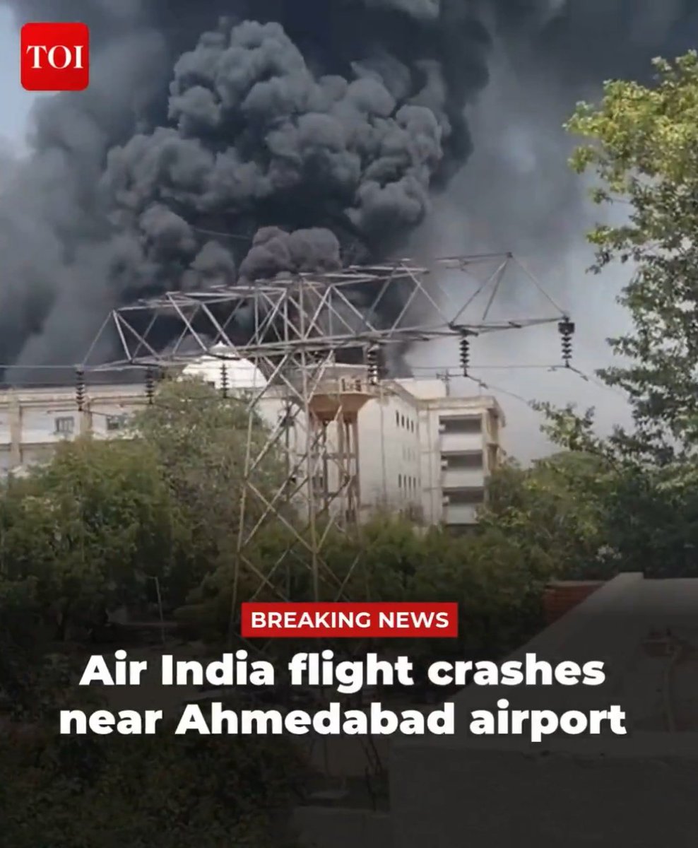 office_das's tweet photo. Flight Number A 171 from Ahmedabad
To London, 242 on board, Crashed down at Ahmedabad this afternoon. 
 What a shocking news... 
Air India flight.

सोच कर भी दिल काप जाते हैं, क्यूँ की इसी
Routes पर हमारे फॅमिली, और हम लोग इसी
अहमदाबाद से लंदन रेगुलर आते जाते रहते हैं l
🕉️ RIP https://t.co/hBOtMwuC7a