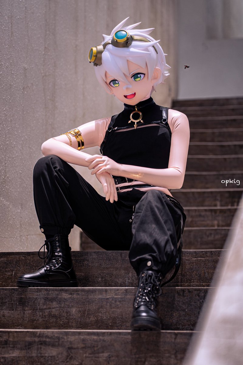 班尼特：来咬我呀～
蚊子：好香啊！怎么吃不到！

#kigurumi 
#GenshinImpact 
#Bennett
#班尼特