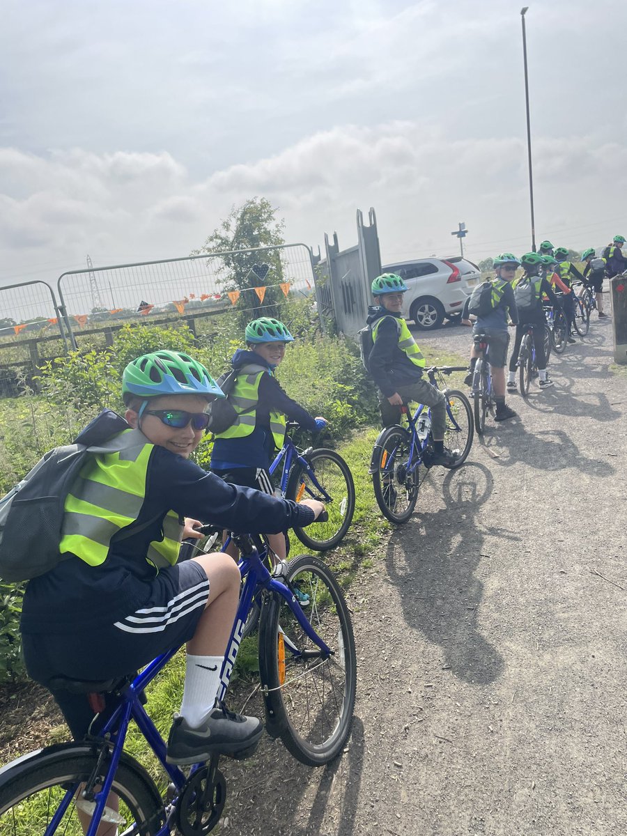 AMBERLEYPRIMARY's tweet photo. 16 determined Year 5 pupils have set off on their cycling residential β 60 miles over 2 days! They've made it to The Cycle Hub and spirits are high! π΄ββοΈππ΄ββοΈ #CycleAdventure #Year5Residential https://t.co/cMAFDX6Dpq