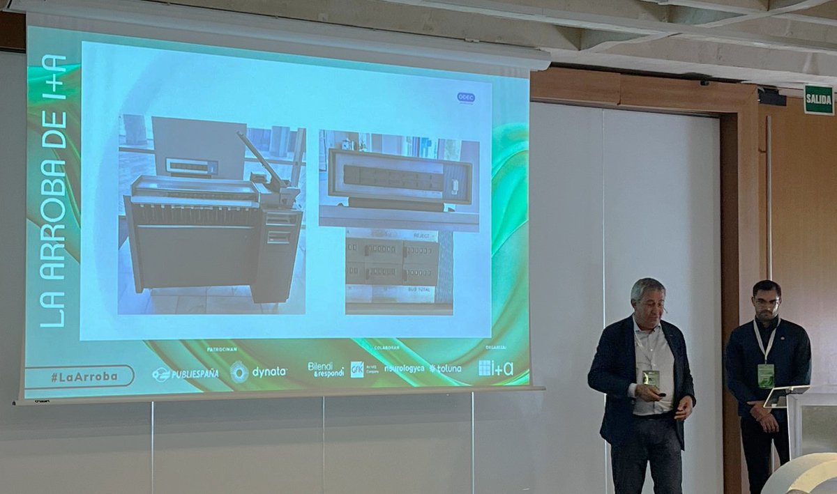 ¡Buenos días desde #LaArroba de <a href="/ia_asociacion/">Insights + Analytics España</a>! Estamos muy contentos de compartir con la audiencia (auditorio al completo, por cierto) nuestra experiencia con la #IA. Luis Pistoni comienza remontándose a la historia de ODEC y recordando cómo empezamos y la evolución de nuestros