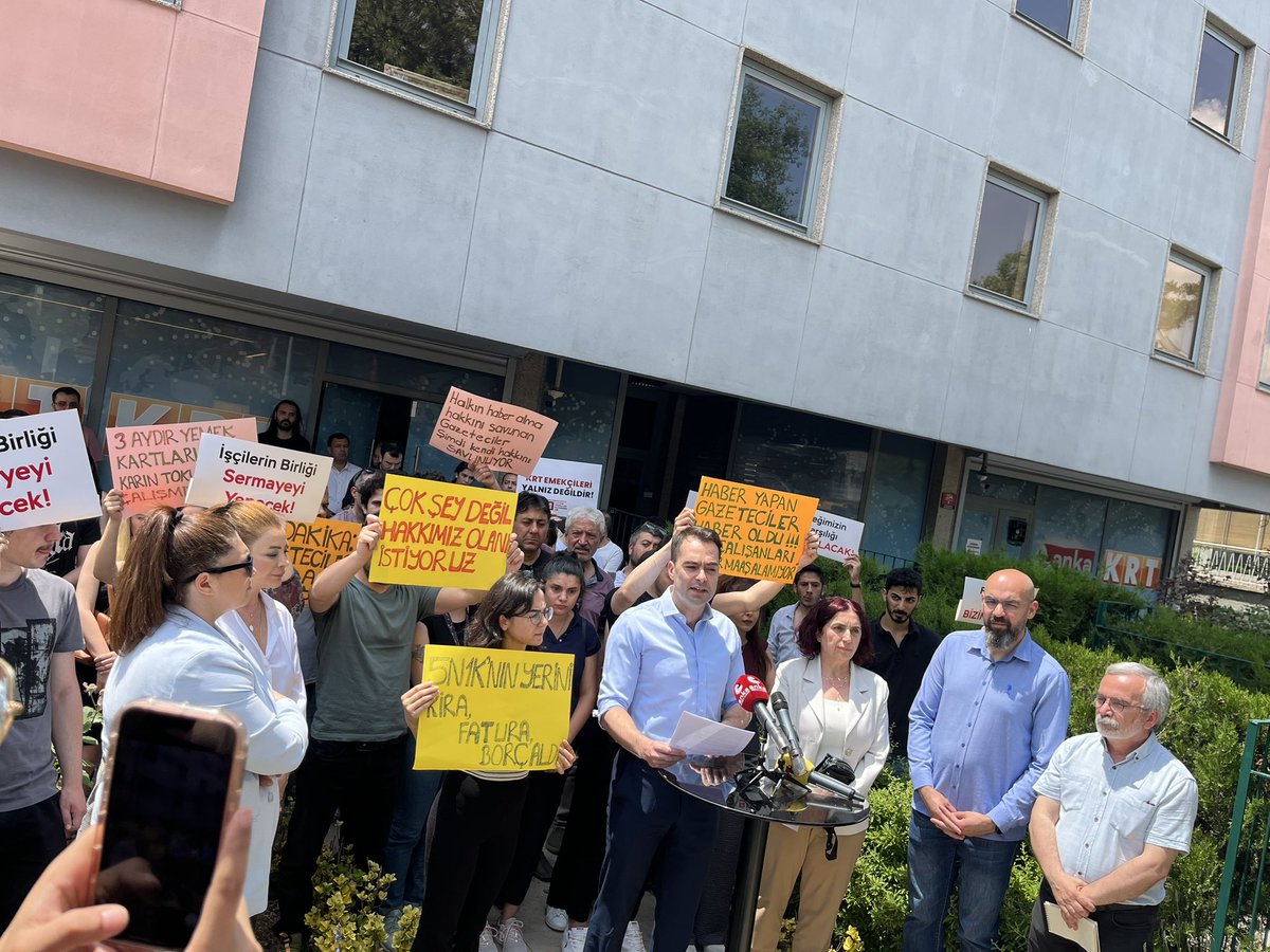 KRT emekçileri üç aydır maaşlarını alamıyor Haberiniz var mı?
KRT Ankara’da, meslektaşlarımızla dayanışmadayız
