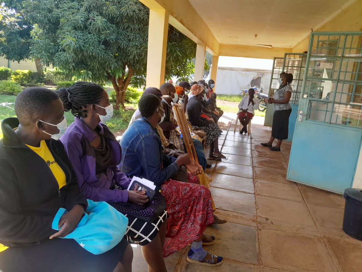 Leanonmek's tweet image. 💡 Knowledge is power! Today, Lean on Me Siaya County had a health talk at Siaya County Referral Hospital with TB clients. Get informed and join the fight! #TBPrevention #HealthEducation