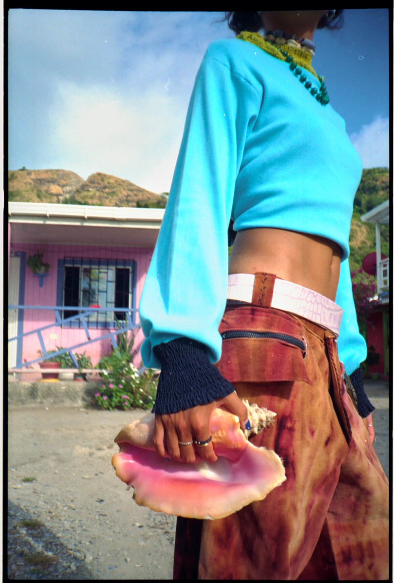 Ruben Theo Kost is blending garments, sound, and image into dreamy, handcrafted narratives in "SUEÑO ISLEÑO" 🌴 vein.es/ruben-theo-kos…