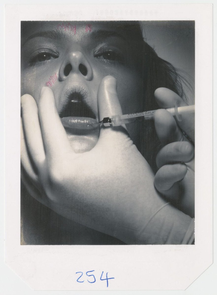 ‘Polaroids’: el archivo secreto de Donna Trope llega a la galería Carole Lambert de París vein.es/polaroids-el-a…