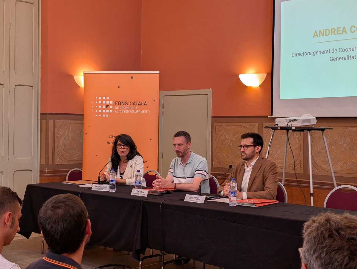 FonsCatalàCooperació (@fonscatala) on Twitter photo Participa la directora general de Cooperació al Desenvolupament, <a href="/drewcostafreda/">Andrea Costafreda</a>:
🗣️ “des de la cooperació catalana tenim el compromís d’arribar al 0,7. Bona part del municipalisme ja feu aquest esforç pressupostari per la cooperació i la solidaritat” Participa la directora general de Cooperació al Desenvolupament, <a href="/drewcostafreda/">Andrea Costafreda</a>:
🗣️ “des de la cooperació catalana tenim el compromís d’arribar al 0,7. Bona part del municipalisme ja feu aquest esforç pressupostari per la cooperació i la solidaritat”