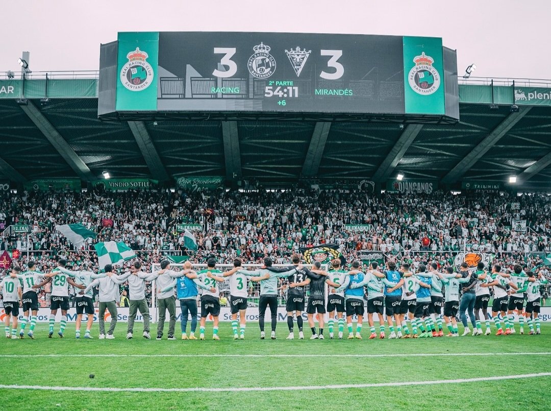 Pase lo que pase, gracias por hacernos soñar y devolver a está comunidad la pasión por el fútbol.
Dejaros el alma en el campo y grada, la tierruca está con vosotros💚💢