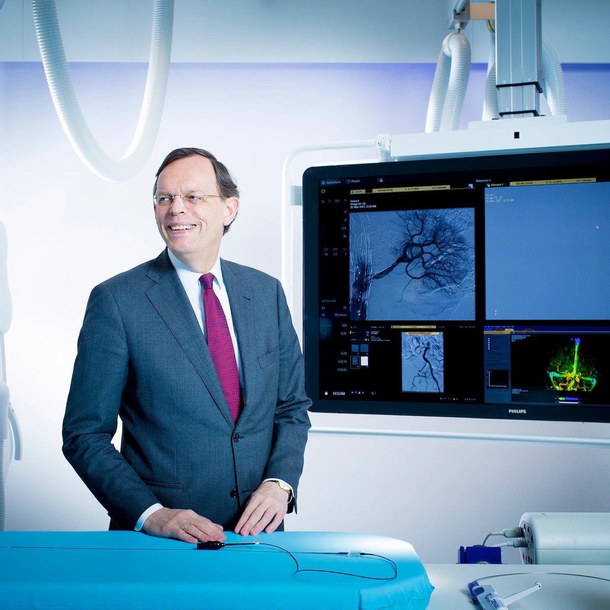 Hans de Jong (PTvT &amp; Katapult) schetst in #BetrouwbareBronnen hoe het ASML-succes gebaseerd is op veel kleine, hightech MKBers. Samen één 'learning comunity' met mbo en hbo. Dat soort samenwerking moeten we structureel maken in plaats van vrijblijvend. art19.com/shows/betrouwb…