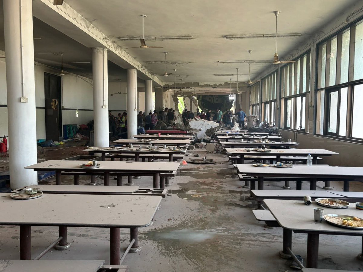 We just received more images from #AI171 crash site. The B787 crashed directly on the BJ Medical College UG hostel mess in Meghani Nagar. Updates: airlive.net/emergency/2025…