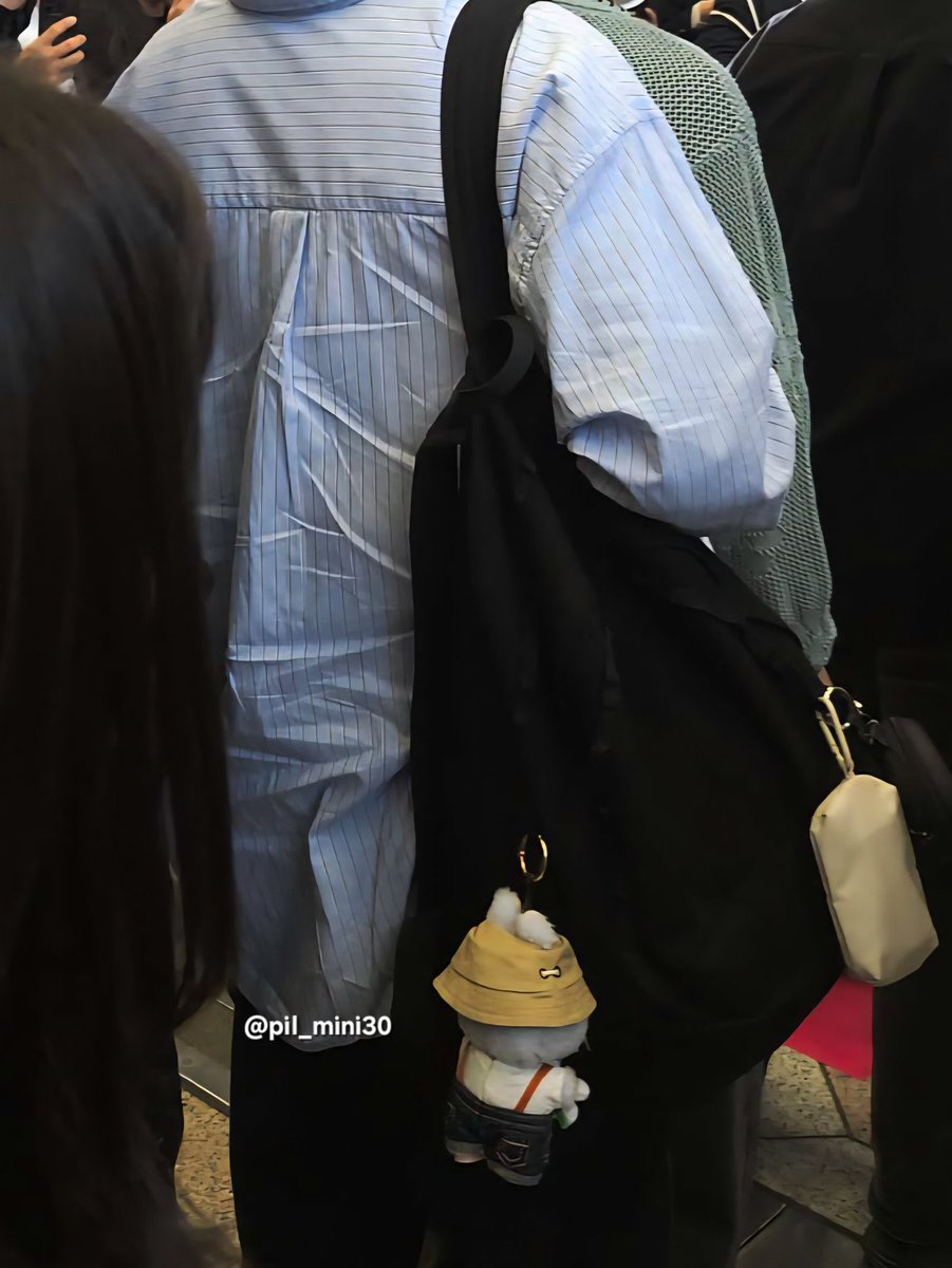 fox_wearing's tweet photo. 250425 GMP 영케이 출국

문득 생각이 나서 업로드ㅎㅎ

정보: [KREAM] Pop Mart Fall In Wild Labubu Series Toy Keyring
https://t.co/5TSotKKNRk

#데이식스 #영케이 #DAY6 #YOUNGK #영케이출국 #영케이키링 https://t.co/NkLmXs3Ezv