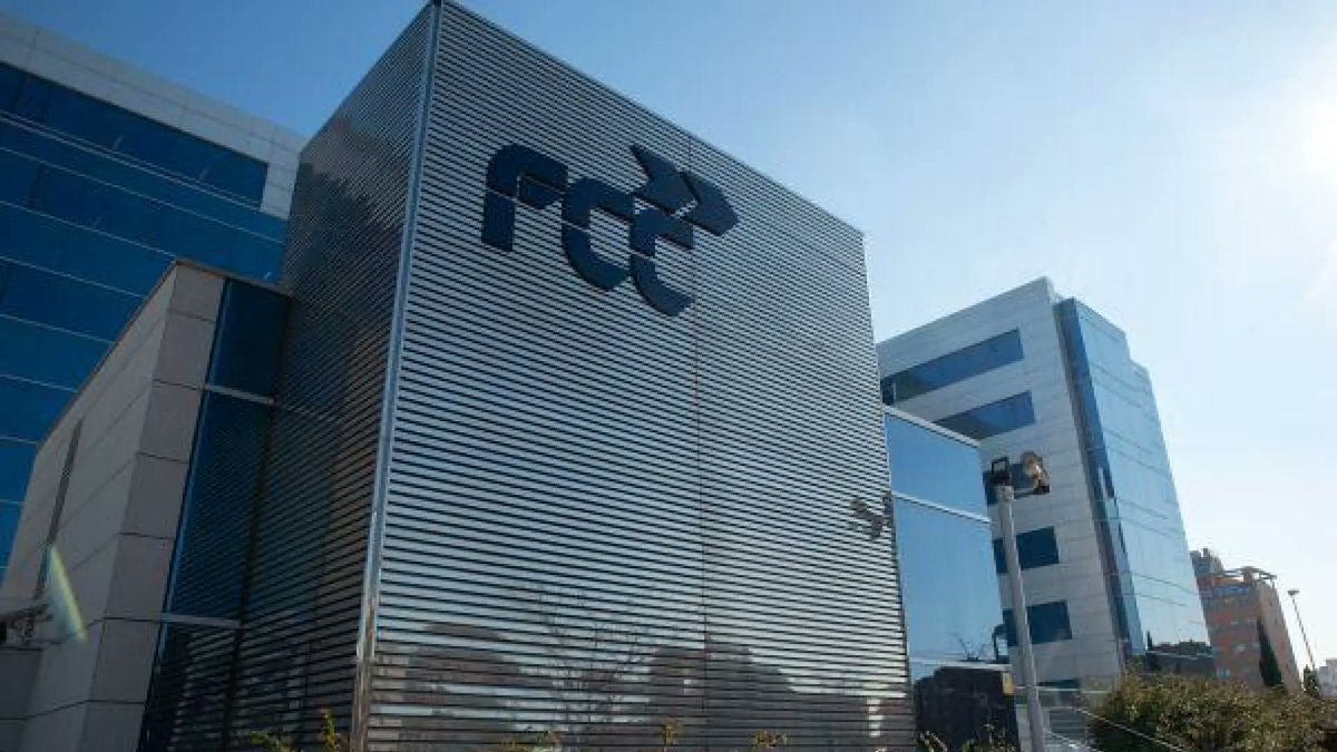 Colegio de Ingenieros Técnicos de Obras Públicas (@colegioitop) on Twitter photo #FCC, dirigida por Carlos Slim, someterá a votación la continuación de Alicia Alcocer Koplowitz como consejera dominical. <a href="/la_informacion/">La Información Económica</a>
ow.ly/8v1550W8acX #FCC, dirigida por Carlos Slim, someterá a votación la continuación de Alicia Alcocer Koplowitz como consejera dominical. <a href="/la_informacion/">La Información Económica</a>
ow.ly/8v1550W8acX
