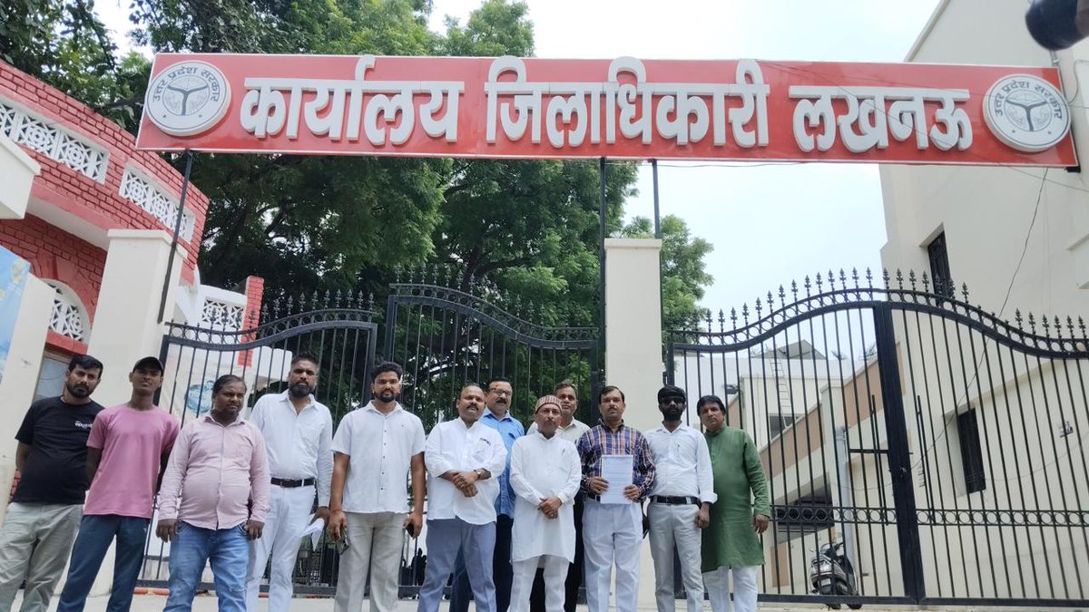 avaja14711's tweet photo. #महाराजा #सुहेलदेव पासी के #सम्मान में #पब्लिक अधिकार सोशलिस्ट इंडियन #पासी_पार्टी ने #लखनऊ #जिला_अधिकारी के माध्यम से महामहिम #राजपाल जी को ज्ञापन भेजा गया जिसमें दर्शाया गया कि महाराजा सुहेलदेव पासी थे पासी हैं पासी रहेंगे यदि उनके #इतिहास के साथ यदि छेड़ छाड़ बर्दास्त नही https://t.co/Fl7f7cw7gt