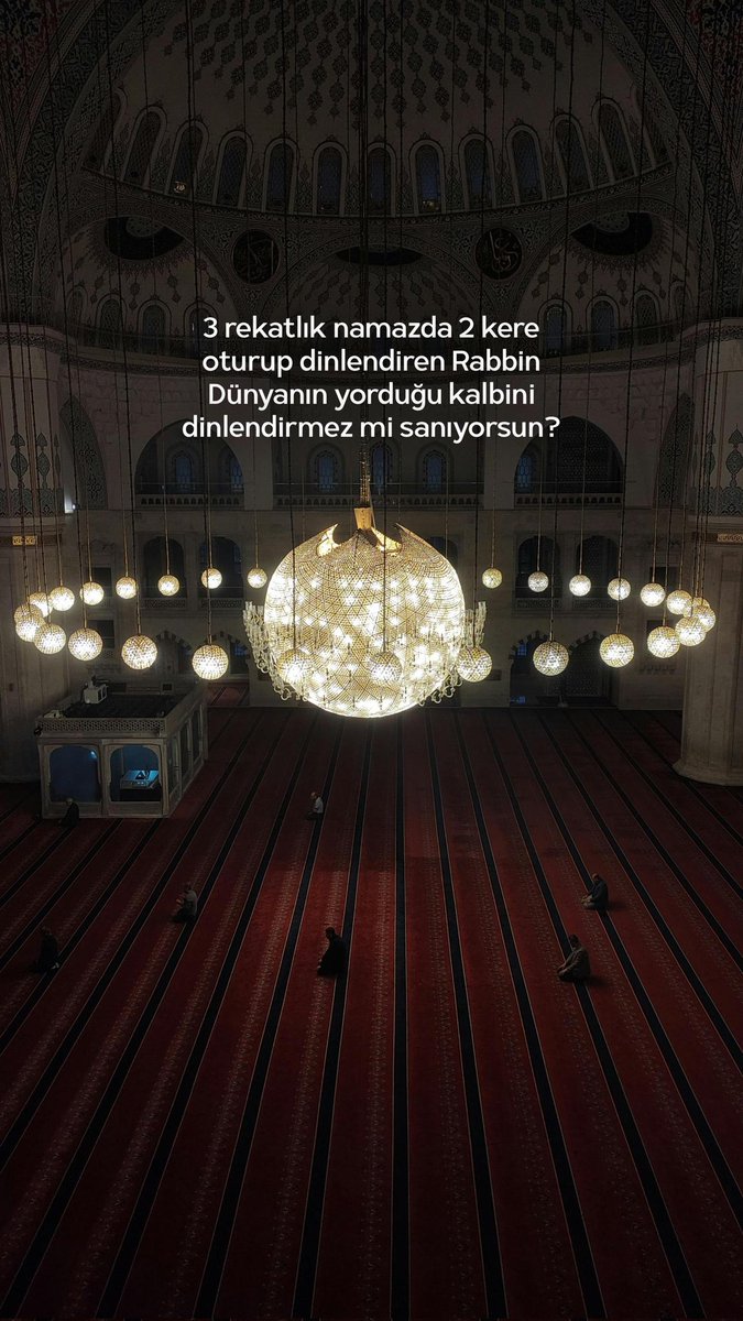 medineehli571's tweet photo. 3 rekatlık namazda 2 kere
oturup dinlendiren Rabbin 
Dünyanın yorduğu kalbini 
dinlendirmez mi sanıyorsun? https://t.co/XZqLI67uyM
