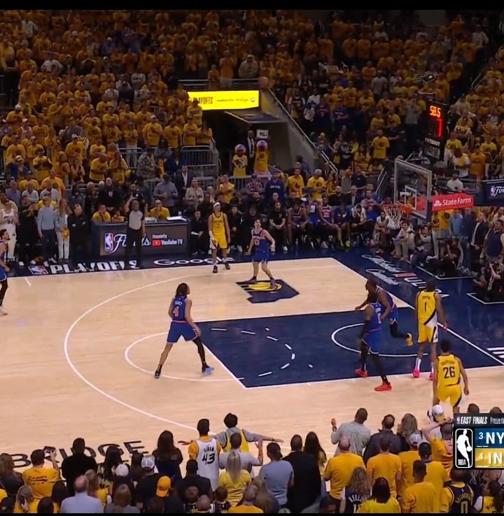 Effective_44's tweet photo. @AcarSertacK Ana kamera açısını değiştirin. Televizyondan kötü duruyor. Avrupa da ki ve nba daki gibi biraz daha yükseltin. Ayrıca parkeleri pantinaykostki gibi biraz daha koyulaştırın. Çok iyi bir deplsmn olur. https://t.co/gdv9iQKWfj