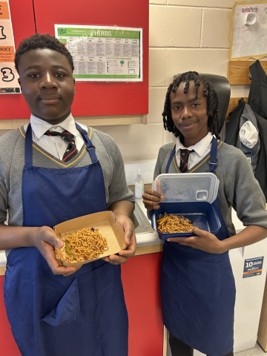 bonus_pastor's tweet photo. Our Year 8 students have been busy in the kitchen recently, cooking up some delicious stir fry! ππ©βπ³
Great skills on show β and even better smells coming from the classroom! #FoodTech #BonusPastor https://t.co/OwwZFiPiMn