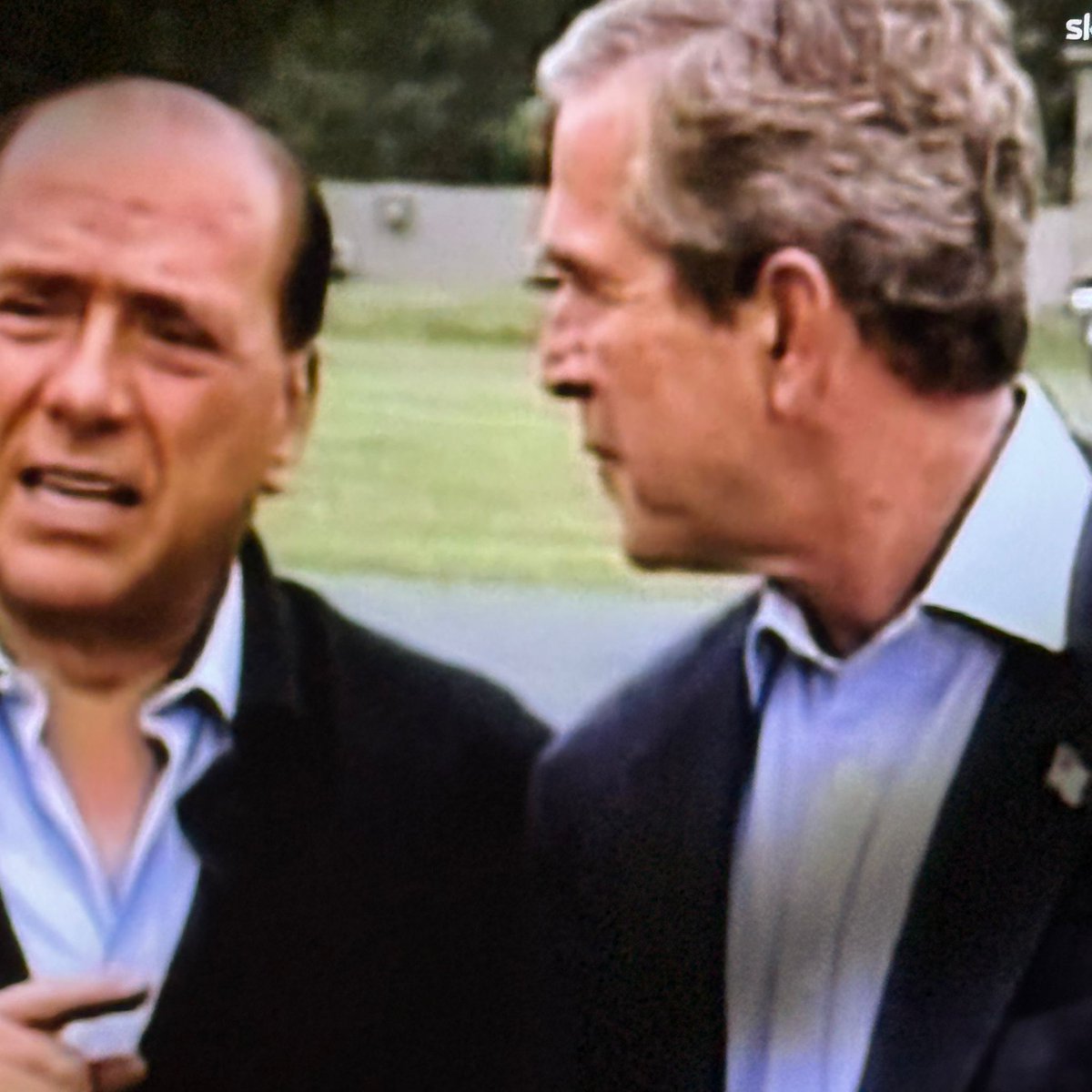 danielhazan's tweet photo. #ValangaSocialDemocratica a due anni dalla scomparsa di #Berlusconi ricorda il mitologico dialogo in inglese con #BushJr sul valore della bandiera #US che si concluse con uno spettacolare Bush che disse #YourEnglishIsVeryGood @AndreaBitetto @PietroLeveratto @StefanoPutinati https://t.co/sDxCz6p10D