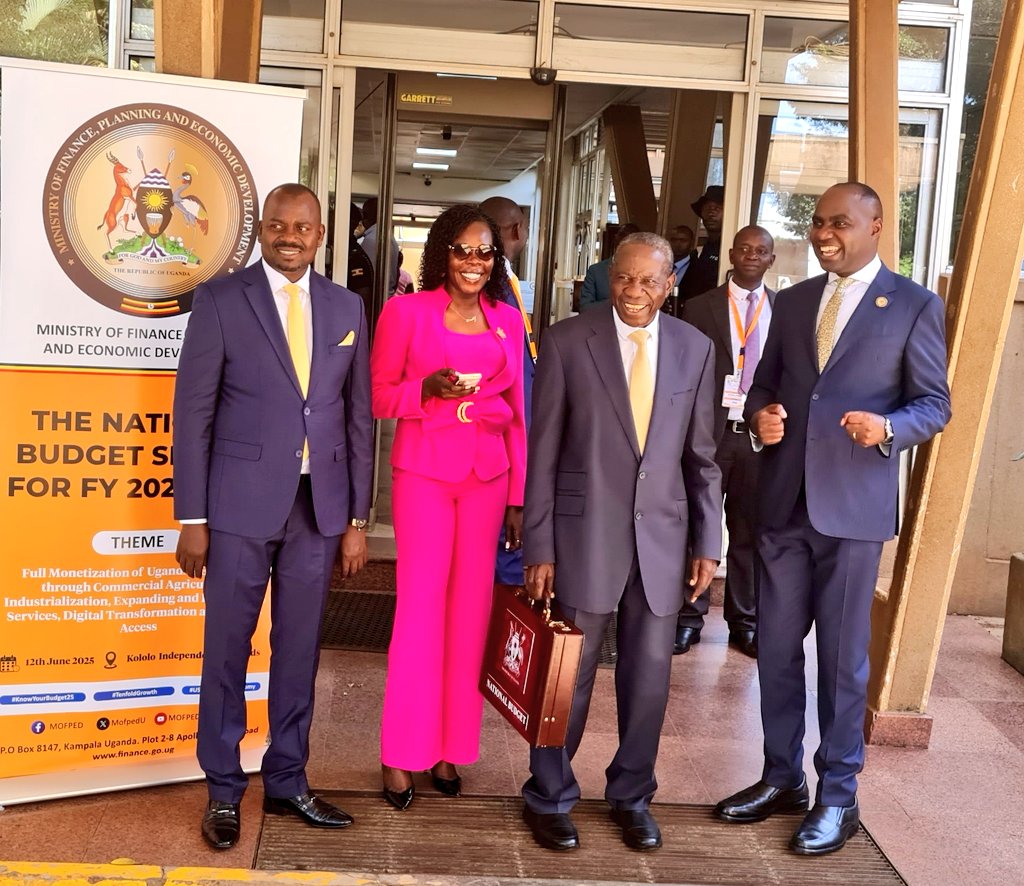 Ministry of Finance (@mofpedu) on Twitter photo BUDGET DAY FY 2025/26:
Shortly, Finance Minister <a href="/MatiaK5/">Matia Kasaija</a>,his State Ministers <a href="/Anite__Evelyn/">Evelyn AnitE</a> <a href="/henrymusasizi1/">Hon Henry Musasizi</a> <a href="/AmosLugoloobi/">Amos Lugoloobi</a>
<a href="/HonKyeyune/">Hon. Haruna Kyeyune Kasolo</a>
and PSST <a href="/rggoobi/">Ramathan Ggoobi</a> will be arriving at Kololo Ceremonial grounds.
#KnowYourBudget25 BUDGET DAY FY 2025/26:
Shortly, Finance Minister <a href="/MatiaK5/">Matia Kasaija</a>,his State Ministers <a href="/Anite__Evelyn/">Evelyn AnitE</a> <a href="/henrymusasizi1/">Hon Henry Musasizi</a> <a href="/AmosLugoloobi/">Amos Lugoloobi</a>
<a href="/HonKyeyune/">Hon. Haruna Kyeyune Kasolo</a>
and PSST <a href="/rggoobi/">Ramathan Ggoobi</a> will be arriving at Kololo Ceremonial grounds.
#KnowYourBudget25