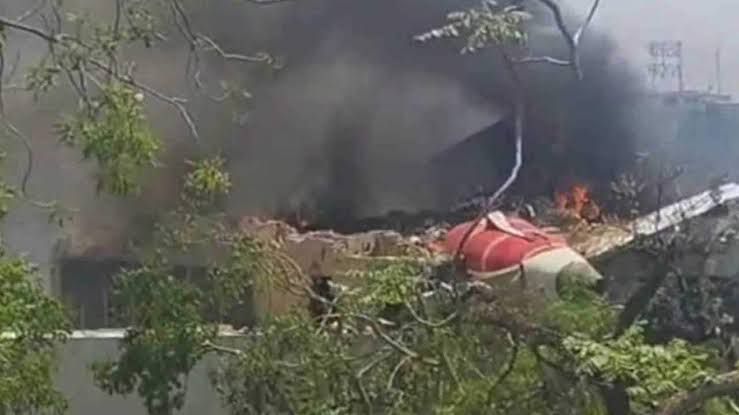 arunachaltimes_'s tweet image. Air India flight AI171, from #Ahmedabad to #London Gatwick, #crashed at 13:38 hrs. The Boeing 787-8 aircraft was carrying 242 passengers and crew members on board. Of these, 169 are Indian nationals, 53 are British nationals, 1 is a Canadian national, and 7 are Portuguese