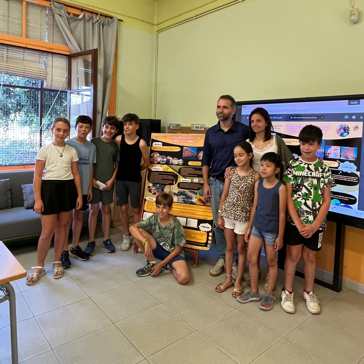 📣Avui visitem l’Escola Creu del Batlle amb motiu de la presentació del projecte de recerca “La nostra escola és un edifici sostenible?”
✅Els infants ens han explicat quines actuacions urbanístiques són necessàries per consumir menys energia i estalviar recursos