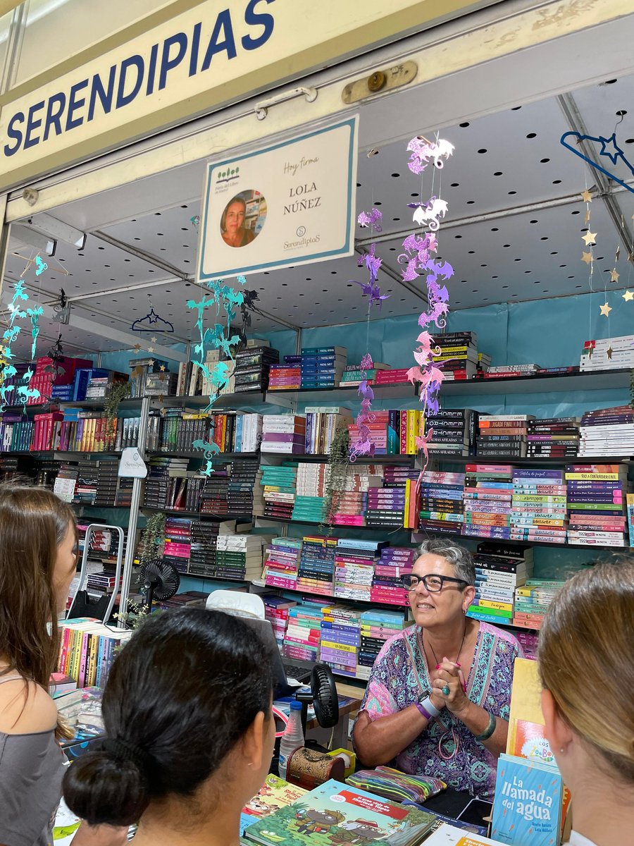 Algar Editorial (@algareditorial) on Twitter photo Y Lola Núñez con su fantástico álbum 'Desde arriba o desde abajo' os espera también en la librería Serendipias (📍87-88 de la <a href="/FLMadrid/">Feria del Libro de Madrid</a>) 🐉🥰📚 Y Lola Núñez con su fantástico álbum 'Desde arriba o desde abajo' os espera también en la librería Serendipias (📍87-88 de la <a href="/FLMadrid/">Feria del Libro de Madrid</a>) 🐉🥰📚