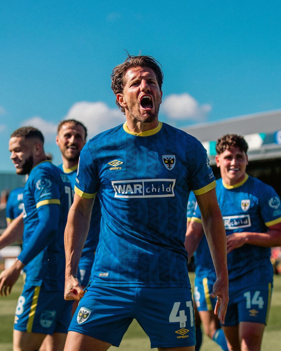 Matt Lock (@matthewlock8) on Twitter photo To cheer everyone up it would be lovely to have Sam Hutchinson sign up for another go in the π΅π‘
Has <a href="/SkyBetLeagueOne/">Sky Bet League One</a> experience.
Feels like a no brainier for all parties, but I have been (very) wrong before π
Do we think heβs coming back?
#afcw To cheer everyone up it would be lovely to have Sam Hutchinson sign up for another go in the π΅π‘
Has <a href="/SkyBetLeagueOne/">Sky Bet League One</a> experience.
Feels like a no brainier for all parties, but I have been (very) wrong before π
Do we think heβs coming back?
#afcw