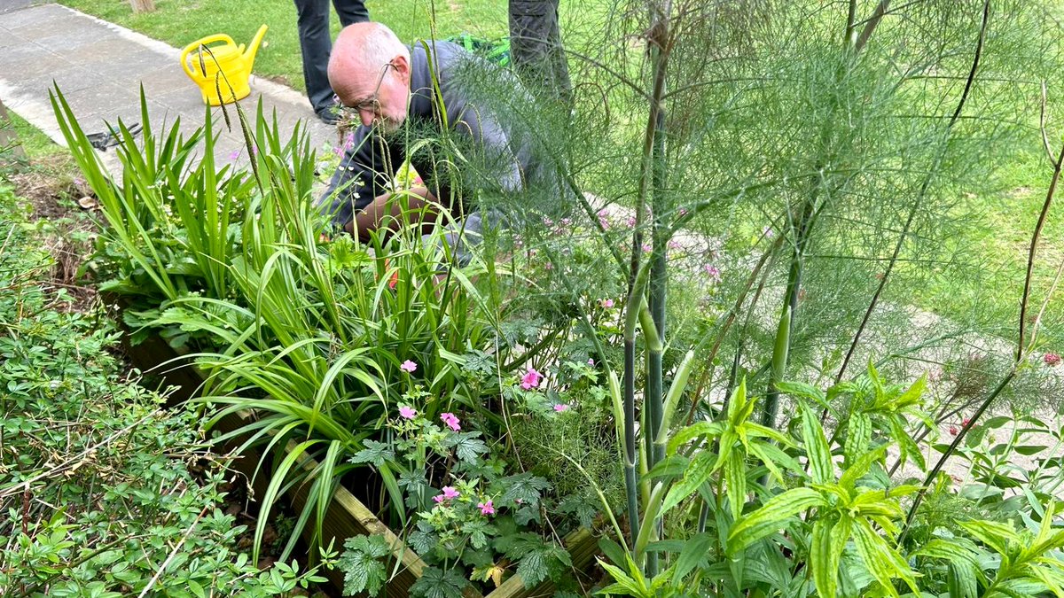 BeyondDementia_'s tweet image. This week #Kennet Muddy Boots group swapped the trails for games, gardening and a good old catch-up over a cuppa ☕️ #dementia #communitygroups
