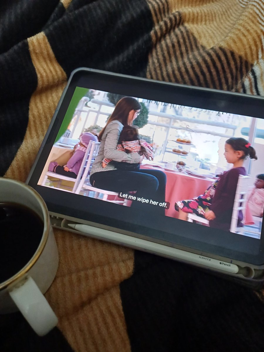 wtfvish_'s tweet image. Everything that keeps me sane during exams 🤮