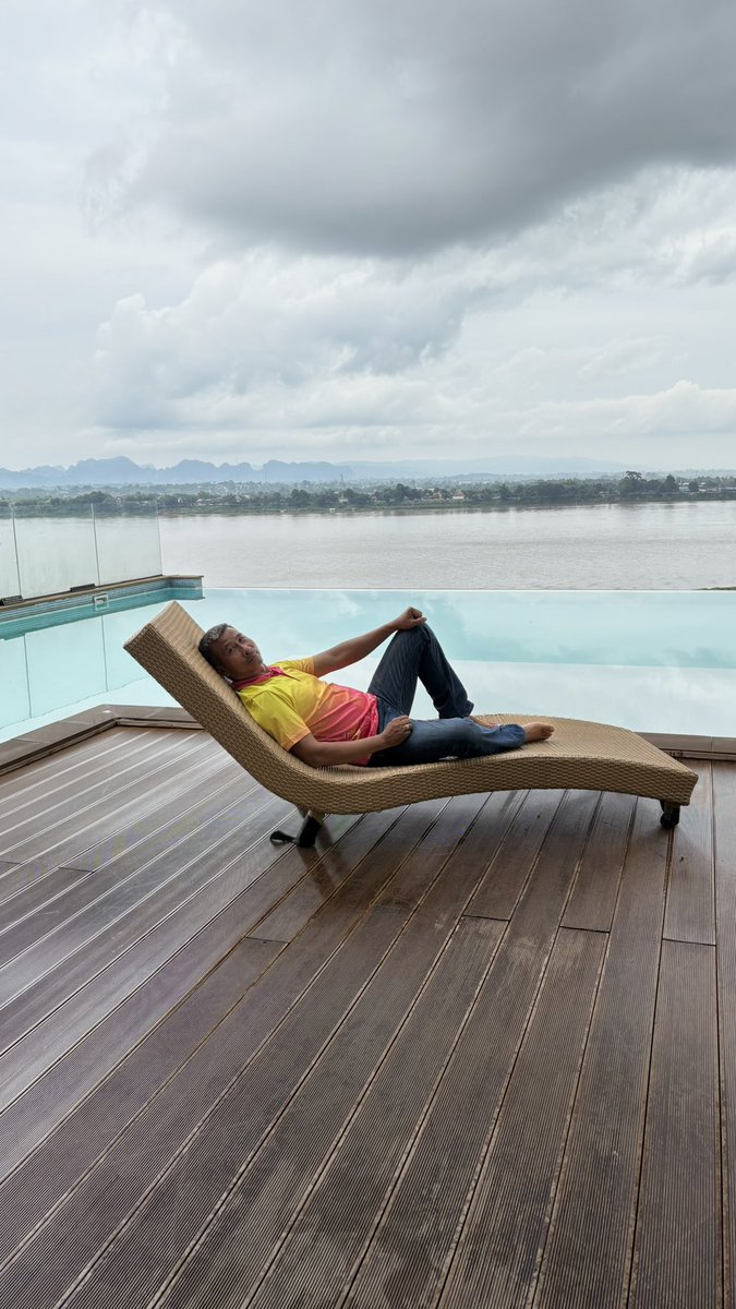 ใจบ่โสดาด้วยเว้าแม่นกะเป็นผิด ใจบ่โสดาดอมเว้าดีกะเป็นฮ้าย