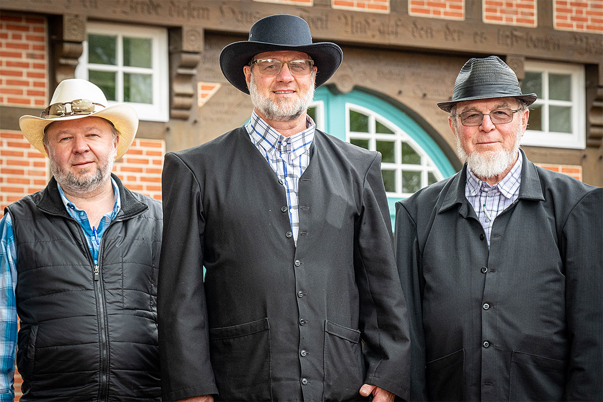 Big Dutchman International (@bigdutchmanint) on Twitter photo ๐บ๐ธ๐ค๐ฉ๐ช Visitors from Montana: โWe speak German at homeโ
โWe are Hutterites,โ explains Mike Kleinsasser. โOur ancestors left Europe to escape religious persecution, which is why we still speak your language today.โ ๐๐๏ธ๐จโ๐พ
๐ All details: bigdutchman.com/en/news-storieโฆ
#Hutterites ๐บ๐ธ๐ค๐ฉ๐ช Visitors from Montana: โWe speak German at homeโ
โWe are Hutterites,โ explains Mike Kleinsasser. โOur ancestors left Europe to escape religious persecution, which is why we still speak your language today.โ ๐๐๏ธ๐จโ๐พ
๐ All details: bigdutchman.com/en/news-storieโฆ
#Hutterites