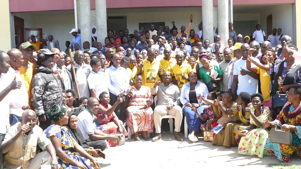 Tayari WEST TV (@tayariwesttv) on Twitter photo . <a href="/nssfug/">NSSF Uganda</a> has partnered with Sheema Development Foundation (SDF), founded by MP <a href="/Kateshd/">Dicksons C Kateshumbwa</a>, to host a two-day workshop at Ankore Western University. The workshop has been attended by MPs <a href="/Kateshd/">Dicksons C Kateshumbwa</a> and <a href="/Nyakikongoro_R/">Nyakikongoro Rosemary</a>, and is focused on skilling and mindset change for entrepreneurs . <a href="/nssfug/">NSSF Uganda</a> has partnered with Sheema Development Foundation (SDF), founded by MP <a href="/Kateshd/">Dicksons C Kateshumbwa</a>, to host a two-day workshop at Ankore Western University. The workshop has been attended by MPs <a href="/Kateshd/">Dicksons C Kateshumbwa</a> and <a href="/Nyakikongoro_R/">Nyakikongoro Rosemary</a>, and is focused on skilling and mindset change for entrepreneurs
