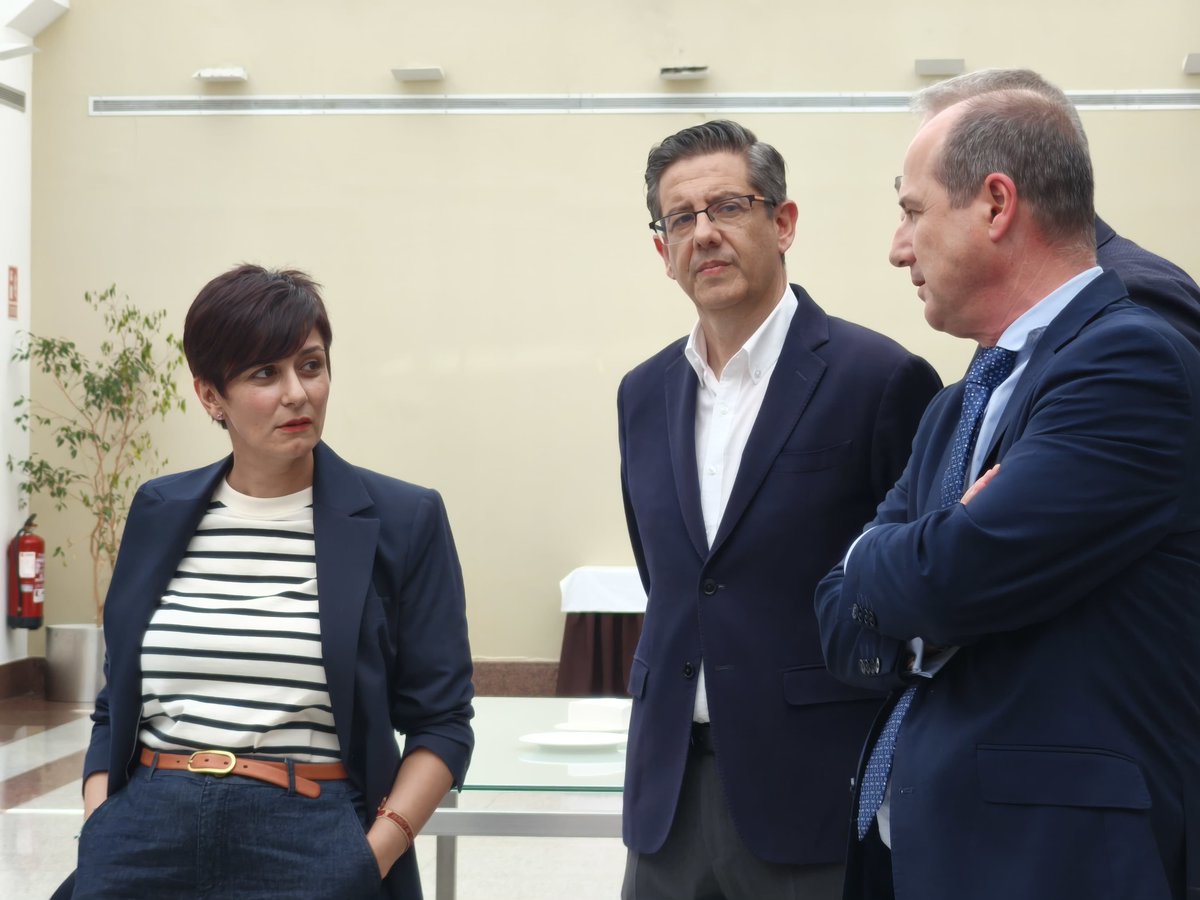 Grupo Socialista en Ayto. Guada / ♥️ (@psoe_ayto_guada) on Twitter photo La falta de gestión de Ana Guarinos, ya en el gobierno municipal, hizo que #Guadalajara perdiera la mitad de las viviendas y 7 millones de euros
🎙️ Durante su visita, Isabel Rodríguez ha participado en el evento 'Laboratorio de Conservación', organizado por <a href="/SerGuadalajara/">SER Guadalajara</a> La falta de gestión de Ana Guarinos, ya en el gobierno municipal, hizo que #Guadalajara perdiera la mitad de las viviendas y 7 millones de euros
🎙️ Durante su visita, Isabel Rodríguez ha participado en el evento 'Laboratorio de Conservación', organizado por <a href="/SerGuadalajara/">SER Guadalajara</a>