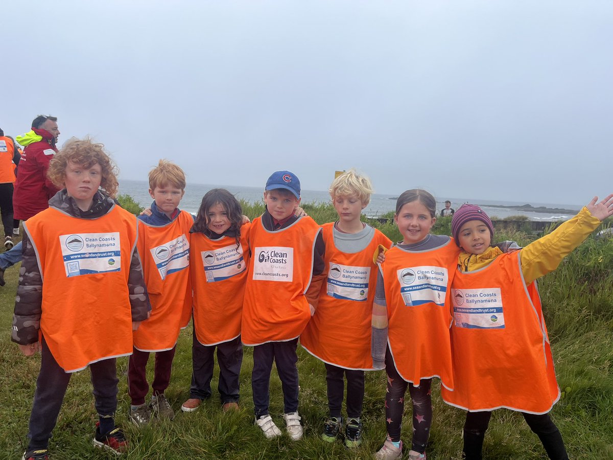Junior Room enjoying the Big little Beach clean at Garrylucas