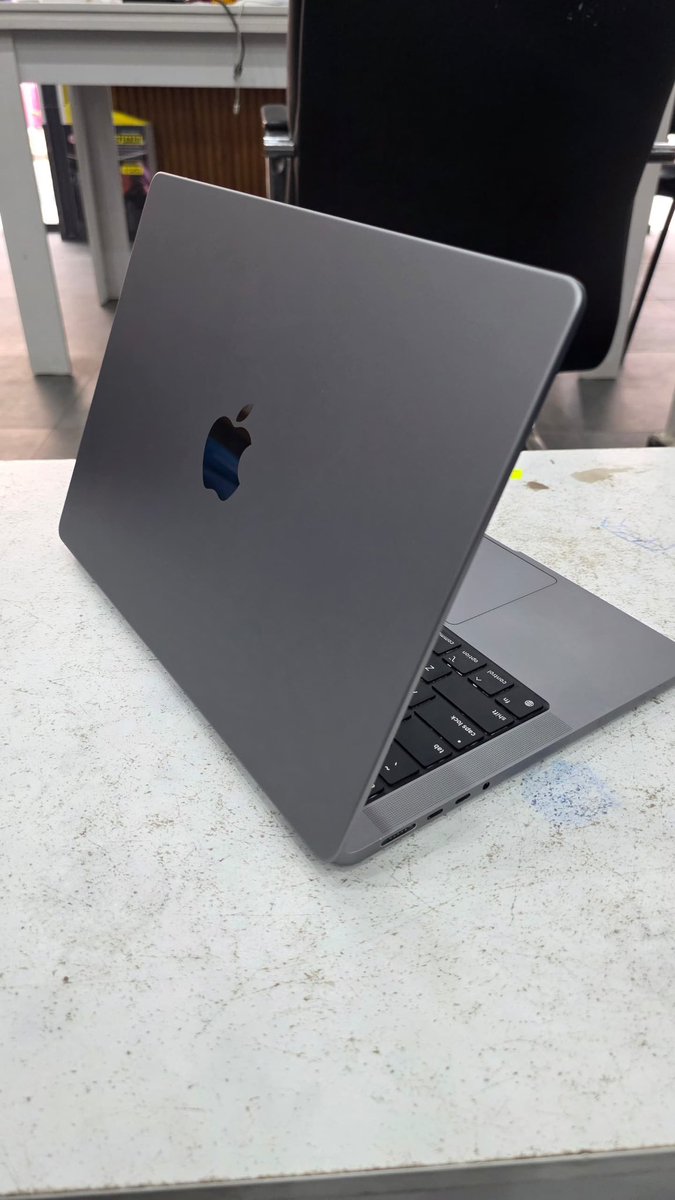 Fabintou50's tweet photo. Mac book pro 1 Pro 2021 ram 16go ssd 512go écran 14pouces retina .Comptage cycle 318 battery 88%. facture plus garantie 6mois PRIX 650000 @TontonVert @ecris_le_tien @kalypro6 @pepecallerefan @Alexis_mingou @amadougallofall https://t.co/58m0AU5cEb