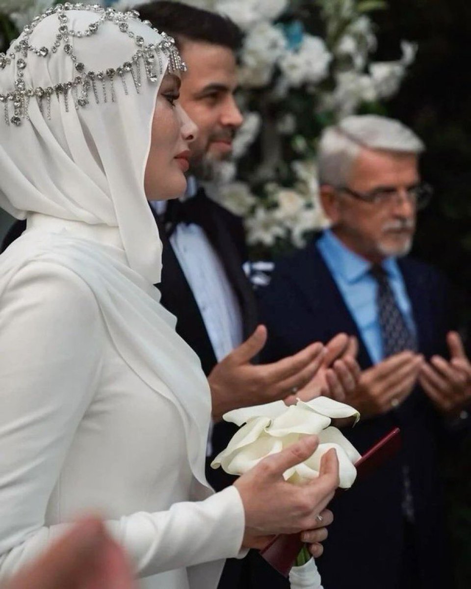 Evlendiğime bir gün bile pişman olmayıp keşke daha önce evlenseydim dedirtecek bir evlilik nasip eyle Allah’ım ..