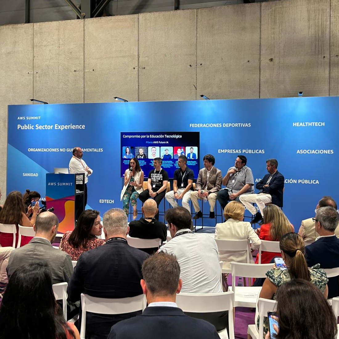 Myriam Blázquez, nuestra directora general, participó en un panel de expertos en el #AWSSummit Madrid de @AWScloud e insistió en la importancia de la colaboración público-privada para cerrar las brechas de habilidades digitales.
