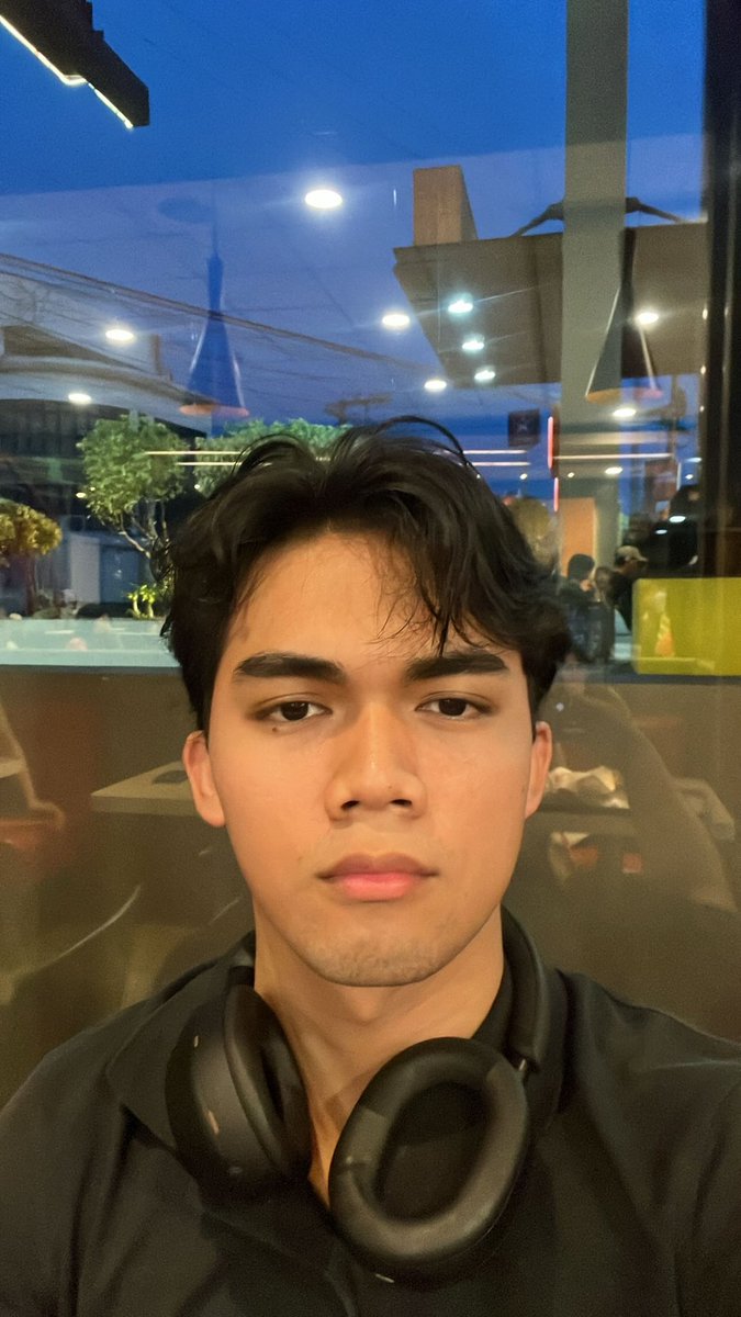 _jhapes's tweet photo. #selfiethursday https://t.co/Sl0NlM2ANZ