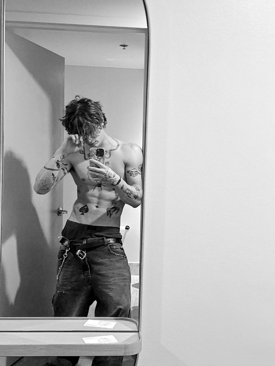 SSSSSSSSHUTFUP's tweet image. ⠀ ⠀  ᅠ
ᅠ ⠀ ⠀ᅠ ⠀ ⠀  ᅠ

                   𝑺͟𝑨͟𝑰͟𝑵͟𝑻

            `    25 . 

ᅠ ⠀ᅠ ⠀
ᅠ ⠀