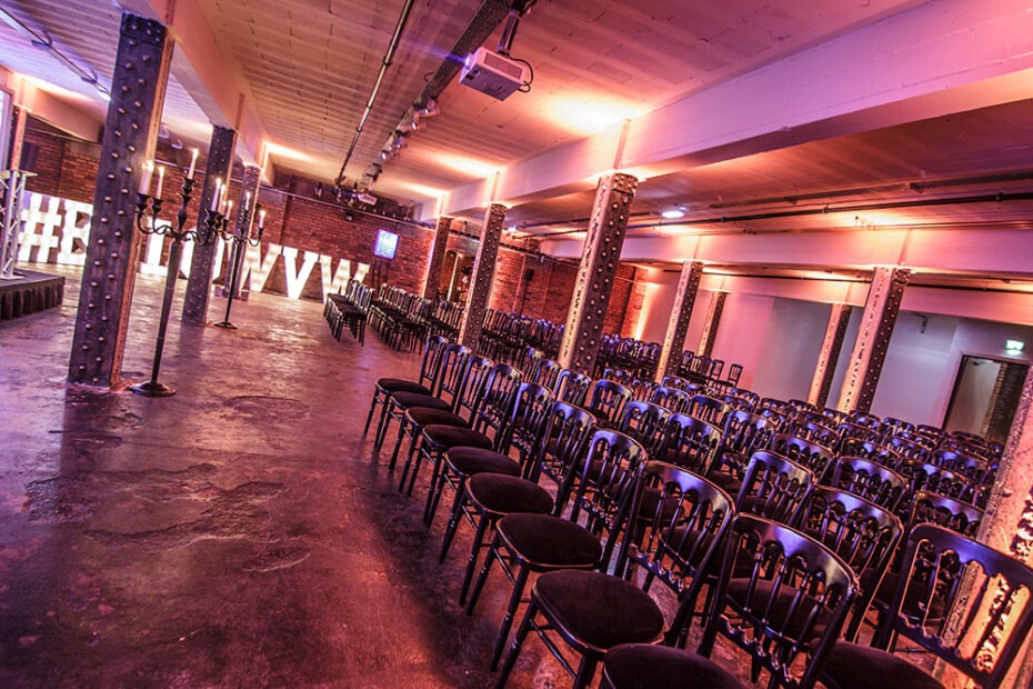 Venues_org_uk's tweet image. Not your average event space 🎉
@VicWarehouse  is where gritty charm meets epic parties, slick conferences &amp;amp; legendary gigs.
Past guests? 
If you can dream it, we can host it.
#EventGoals #VictoriaWarehouseVibes #ManchesterMade #WarehouseWonder #NotYourUsualVenue #EventMagic