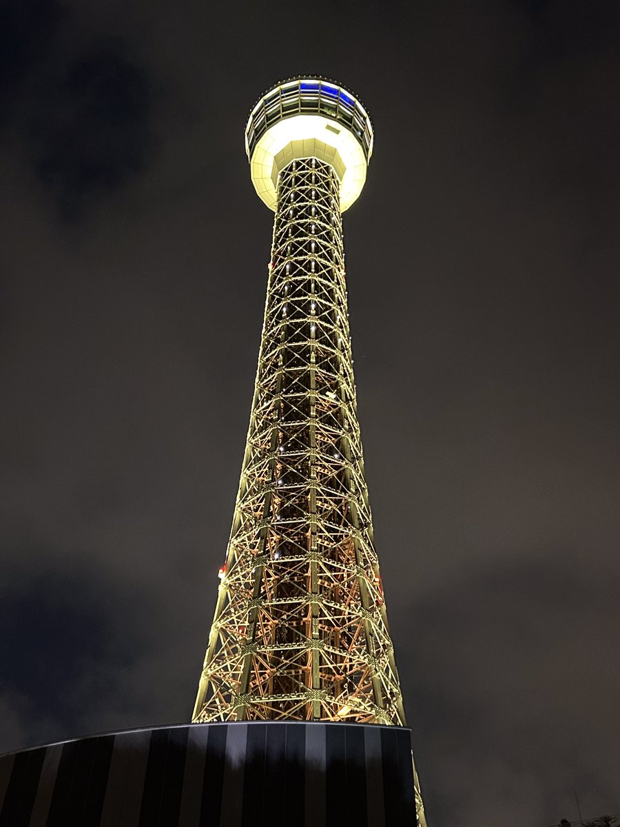 marine_tower's tweet photo. 横浜マリンタワー
#ライトオブウィッシュ 💡✨

本日のカラーは「Gold」💛✨
お客様からのご依頼です✨

推しのアイドルの復帰を祝う、
お祝いライトアップ✨✨

大切な曲💿️を聴きながら🎧️🎶待ちわびたこの日🫶　
無事に帰ってきてくれてありがとう💓✨️　
これからもずっと応援します💛

ご依頼者様の思いが届きますように✨✨

#横マリライトアップ
