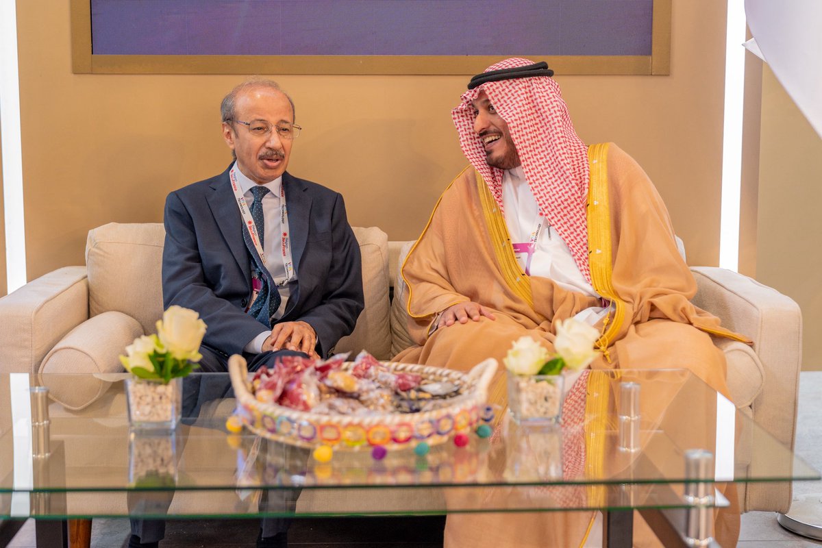 thukair_A's tweet image. سعدت بلقاء أخي سعادة سفير المملكة في فرنسا أ. فهد بن معيوف الرويلي، والتعرّف سويًا على الشركات الوطنية والتقنيات السعودية المشاركة ضمن جناح #الصادرات_السعودية في معرض #VivaTech في باريس، تحت هوية #صناعة_سعودية، تمثل هذه الزيارة دعمًا مهمًا لجهود الهيئة في تشجيع  الشركات الوطنية…