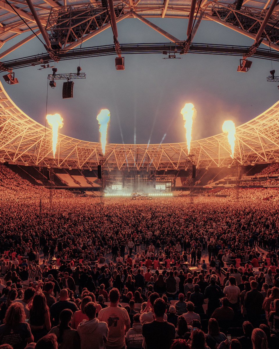 Night 1 - back at SJP!!!

Get down early for <a href="/cmatbaby/">cmat</a> &amp; <a href="/thepalewhite/">The Pale White</a> 🤍🖤🤍

16:00- Doors
18:00- The Pale White 
19:30- CMAT 
21:00 - Sam Fender