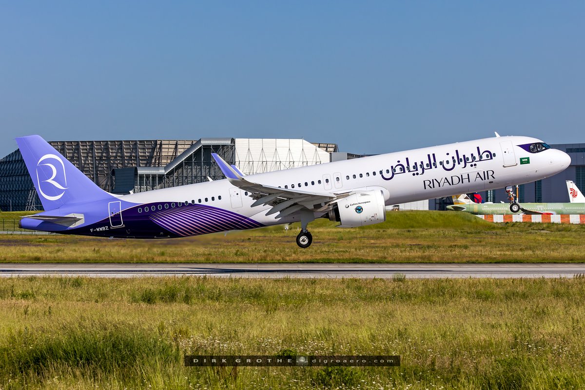 digro65's tweet image. the Airbus #A321XLR prototype F-WWBZ in @RiyadhAir livery left Hamburg on its way to the @salondubourget Paris Air Show 2025 in LBG this morning...such a beauty!
